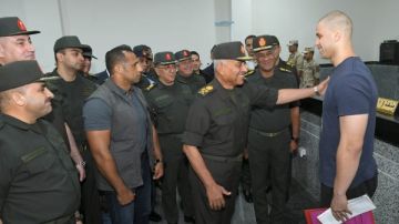 وزير الدفاع يتفقد اختبارات القبول بالأكاديمية والكليات العسكرية