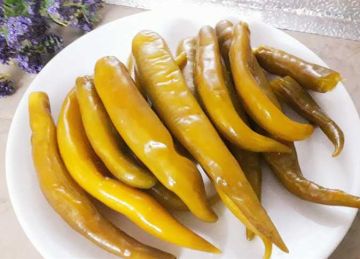 بطعم زمان.. طريقة تخليل الفلفل والخيار معا على طريقة جدتك 