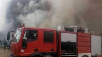 حريق هائل يلتهم 4 سيارات نقل بجراج خلف مستشفى القرين بالشرقية حريق هائل يلتهم 4 سيارات نقل بجراج خلف مستشفى القرين بالشرقية