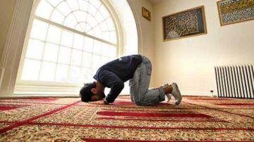 حكم الصلاة دون تحري القبلة.. الإفتاء توضح حكم الصلاة دون تحري القبلة.. الإفتاء توضح