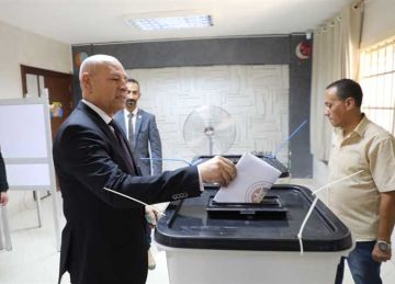 محافظ القاهرة يدلي بصوته في انتخابات مجلس الشيوخ 2025 بالمعادي