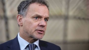 وزير خارجية هولندا يستقيل بعد فشله في إقناع حكومته باتخاذ إجراءات للضغط على إسرائيل