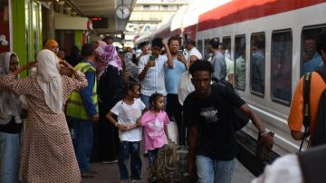 بث مباشر انطلاق القطار السابع المجاني لعودة السودانيين من القاهرة إلى أسوان بث مباشر انطلاق القطار السابع المجاني لعودة السودانيين من القاهرة إلى أسوان