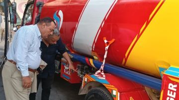 تموين دمياط يضبط سيارة محملة بكمية 7000 لتر سولار تموين دمياط يضبط سيارة محملة بكمية 7000 لتر سولار