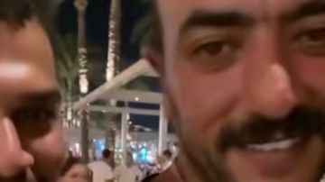 أحمد العوضي يوافق على طلب أحد متابعيه ويضعه في الترند.. تفاصيل