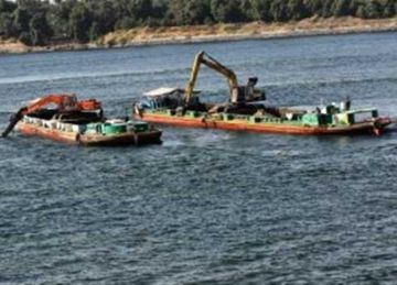 تشمل التكريك وتركيب الشمندورات.. إجراءات إستباقية لمواجهة شحوط البواخر السياحية في أسوان