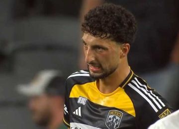 تقييم صادم.. ماذا قدم وسام أبوعلي في أولى مبارياته مع كولومبوس كرو؟ (فيديو) تقييم صادم.. ماذا قدم وسام أبوعلي في أولى مبارياته مع كولومبوس كرو؟ (فيديو)