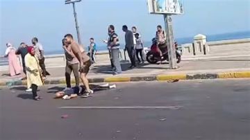 حادث الشاطبي اليوم.. فيديو صادم لميكروباص يصطدم بأشخاص على كورنيش الإسكندرية