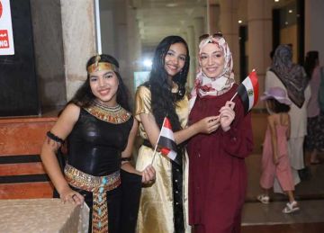 بعروض فلكلورية لآلاف السياح.. ميناء الإسكندرية يستقبل السفينة أرويا (صور)