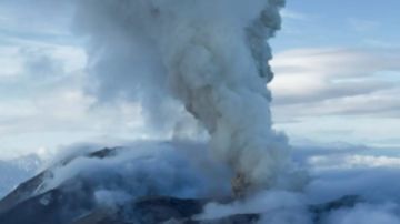 زلزال عنيف بالشرق الروسي يتسبب بثوران بركان خامد منذ 600 عام.. شاهد زلزال عنيف بالشرق الروسي يتسبب بثوران بركان خامد منذ 600 عام.. شاهد