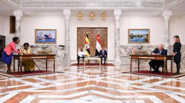 الرئيس السيسي ونظيره الأوغندي يشهدان التوقيع على عدد من مذكرات التفاهم.. صور الرئيس السيسي ونظيره الأوغندي يشهدان التوقيع على عدد من مذكرات التفاهم.. صور