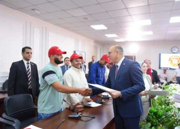 بعد اجتياز الاختبارات.. تسليم عقود أول دفعة من الشباب للعمل في البوسنة والهرسك