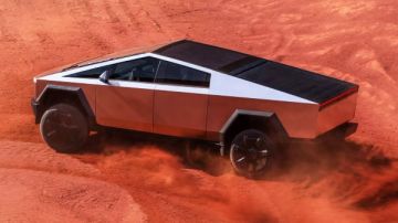 تسلا سايبرتراك تتحول إلى قنبلة موقوتة وتقتل سائقها