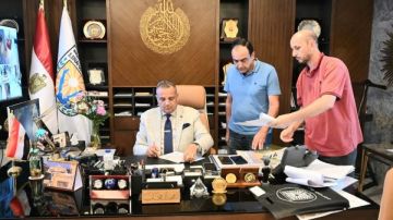 محافظ جنوب سيناء يصدق على عدد من عقود تقنين أراضي وضع يد سكني بمدينة دهب