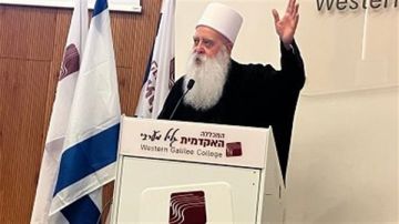 إسرائيل تمنح وسام الرئاسة لزعيم الطائفة الدرزية إسرائيل تمنح وسام الرئاسة لزعيم الطائفة الدرزية