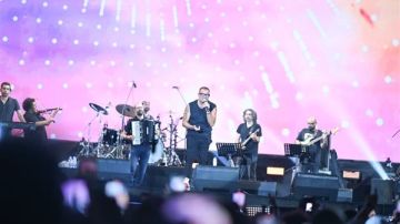 حفلة عمرو دياب.. تنظيم يبهر الجميع في العلمين الجديدة