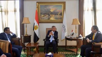 رئيس الأعلى للإعلام يجتمع مع نقيبي الإعلاميين والصحفيين ورئيس النقاد الرياضيين رئيس الأعلى للإعلام يجتمع مع نقيبي الإعلاميين والصحفيين ورئيس النقاد الرياضيين