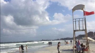 لليوم الثالث.. استمرار منع السباحة بشواطئ العجمي وغرب الإسكندرية لليوم الثالث.. استمرار منع السباحة بشواطئ العجمي وغرب الإسكندرية