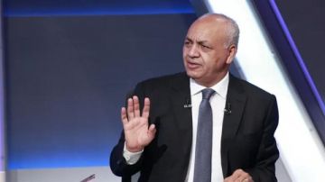 مصطفى بكري: الرئيس السيسي شدد على التزام الدولة بحرية التعبير مصطفى بكري: الرئيس السيسي شدد على التزام الدولة بحرية التعبير