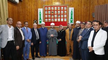 وزير الأوقاف يزور كليات الأزهر ويرحب بالوفد الإندونيسي في الشريعة والقانون.. صور