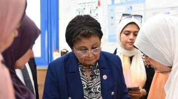 نائب وزير الصحة تتفقد مركز طب الأسرة بالأبعادية الجديدة وتوصي بتوفير كراسي انتظار للمترددين نائب وزير الصحة تتفقد مركز طب الأسرة بالأبعادية الجديدة وتوصي بتوفير كراسي انتظار للمترددين