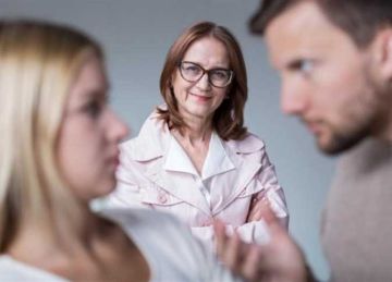 يحكي لزميلته أدق تفاصيل حياتنا .. شابة تطلب الخلع بعد 3 أشهر زواجا يحكي لزميلته أدق تفاصيل حياتنا .. شابة تطلب الخلع بعد 3 أشهر زواجا