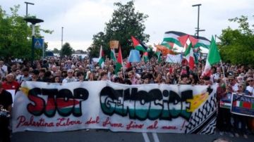 أنتم جمهور للإبادة.. احتجاجات ضد حصار غزة على هامش مهرجان البندقية