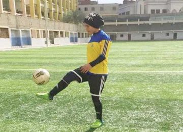 من الكونغ فو لكرة القدم.. قصة كفاح بطلة حطمت قيود المجتمع بالرياضة نجلاء جوهر: البنت المصرية قادرة على النجاح في أى رياضة