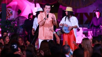 بحفل رفع شعار كامل العدد.. إيهاب توفيق يشعل الساحل الشمالي