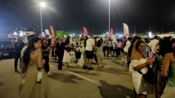 شوارع العلمين تتزين بحفل عمرو دياب وكلوي كتيلي