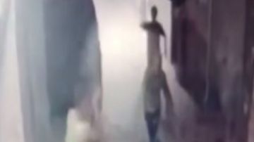 ولع فيه ببنزين .. مشاجرة بين صاحب عقار وعامل تنتهى بكارثة صور