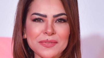 بسبب اهتمامهم بها بعد تعرضها للسرقة.. ألفت عمر تشكر مصر للطيران