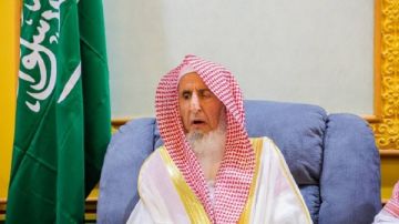 مفتي عام السعودية: تبرع ولي العهد بالدم تجسيد للقدوة الحسنة في العمل الإنساني مفتي عام السعودية: تبرع ولي العهد بالدم تجسيد للقدوة الحسنة في العمل الإنساني