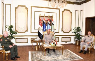 وزير الدفاع يلتقي رئيس هيئة الأركان المشتركة للقوات المسلحة بالأردن.. صور