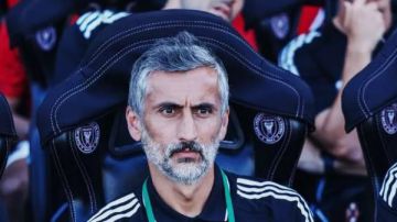 أمير هشام: لا يوجد مناقشات في الأهلي حول مستقبل ريبيرو.. والمدرب أخطأ أمير هشام: لا يوجد مناقشات في الأهلي حول مستقبل ريبيرو.. والمدرب أخطأ