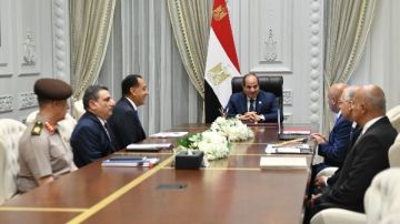 الرئيس السيسي يوجه بمواصلة تطوير الموانئ وتعظيم الاستفادة من البنية التحتية الرئيس السيسي يوجه بمواصلة تطوير الموانئ وتعظيم الاستفادة من البنية التحتية