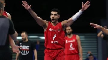 القلعة الحمراء ترفض.. نجم سلة الأهلي يحدد شرطه لتجديد العقد القلعة الحمراء ترفض.. نجم سلة الأهلي يحدد شرطه لتجديد العقد