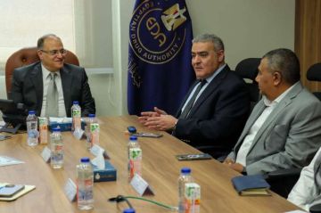 رئيس هيئة الدواء يبحث مع الشركة المصرية لتجارة الأدوية سبل ضمان توافر المستحضرات الدوائية رئيس هيئة الدواء يبحث مع الشركة المصرية لتجارة الأدوية سبل ضمان توافر المستحضرات الدوائية