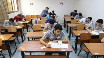 طلاب الثانوية العامة يؤدون امتحان الرياضيات البحتة للدور الثانى