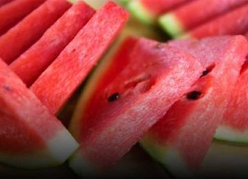 في اليوم العالمي له.. 5 فئات ممنوعة من تناول البطيخ هل أنت منهم؟