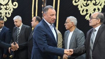 محمود الخطيب يعزي فى والد العامري فاروق .. صور