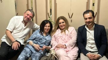 وفد من الثقافة والمهن التمثيلية يزور نجوى فؤاد في منزلها بعد استغاثتها وفد من الثقافة والمهن التمثيلية يزور نجوى فؤاد في منزلها بعد استغاثتها