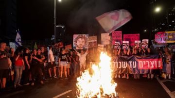 إسرائيل تنتفض .. احتجاجات في تل أبيب للمطالبة بإنهاء الحرب والإفراج عن الأسرى