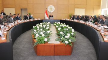 خطة عاجلة لمواجهة ذروة الاستهلاك.. وزير الكهرباء يحشد القطاعات لتأمين الشبكة خطة عاجلة لمواجهة ذروة الاستهلاك.. وزير الكهرباء يحشد القطاعات لتأمين الشبكة