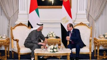 شاهد.. فيديو استقبال الرئيس السيسي لـ محمد بن زايد في العلمين