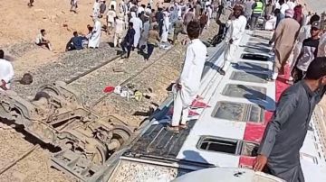 أحمد موسى يتساءل: هل قطار مطروح خبط في حاجة الله أعلم