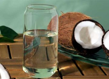 حوله إلى ثلج أو اصنع مصاصة.. 7 طرق لذيذة لدمج ماء جوز الهند في روتينك اليومي