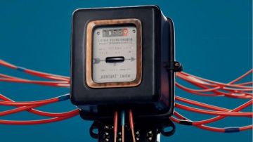 غرامة قد تصل لمليون جنيه.. عقوبة رادعة لـ سرقة الكهرباء