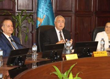 جامعة الإسكندرية تناقش خطط تطوير الوحدات ذات الطابع الخاص بالكليات