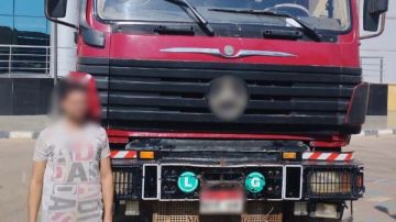 سير عكس.. القبض على سائق سيارة نقل بأكتوبر